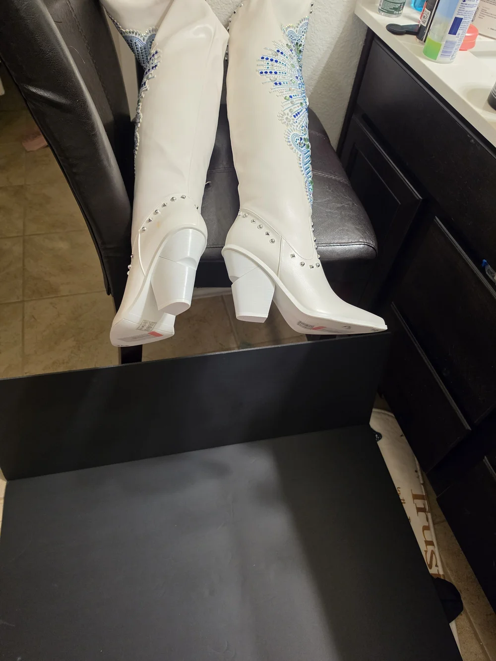 NWT Azalea Wang Axellevwhite Blue Embellished Boots Size 11m.